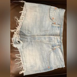 Size 28 Levi’s jean shorts